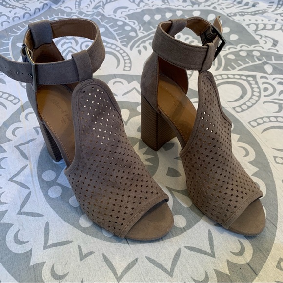 Universal Thread Hannah Block Heel - Taupe - Picture 3 of 8